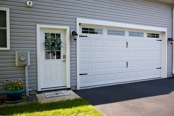 24/7 Emergency Garage Door Panel Replacement experts in Dowagiac, MI